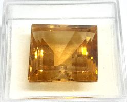 Citrine baguette carrée 17.93 ct - CERTIFICAT 305 Fr.