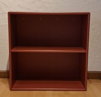 Rotes Wandregal