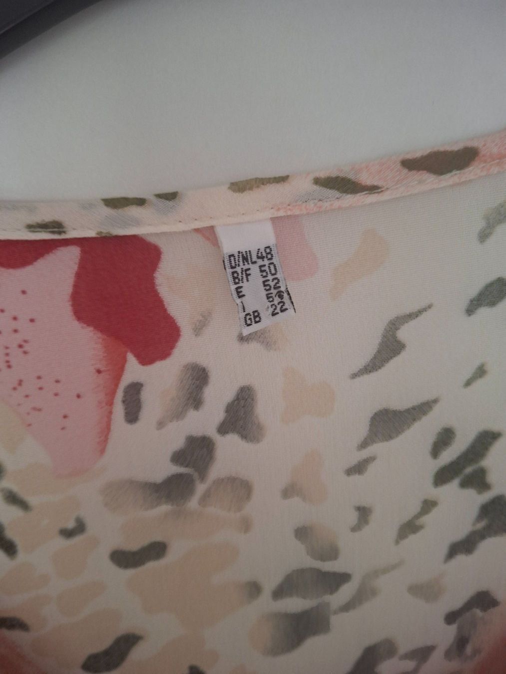 Camicette: Luftige Bluse mit Blumenmuster, Grösse 48, Top Zustand – Nuovo (secondo la descrizione) da WALTERSWIL SO venduto da thb_ybm8 1