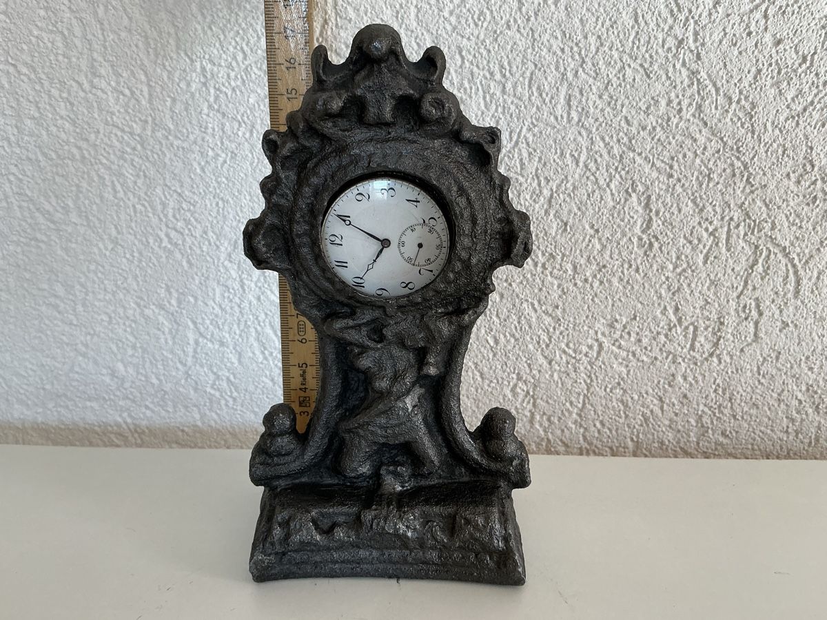 Altri accessori per orologi: Antike Uhr Ständer Gusseisen  – Usato da Niederdorf venduto da Betonrose