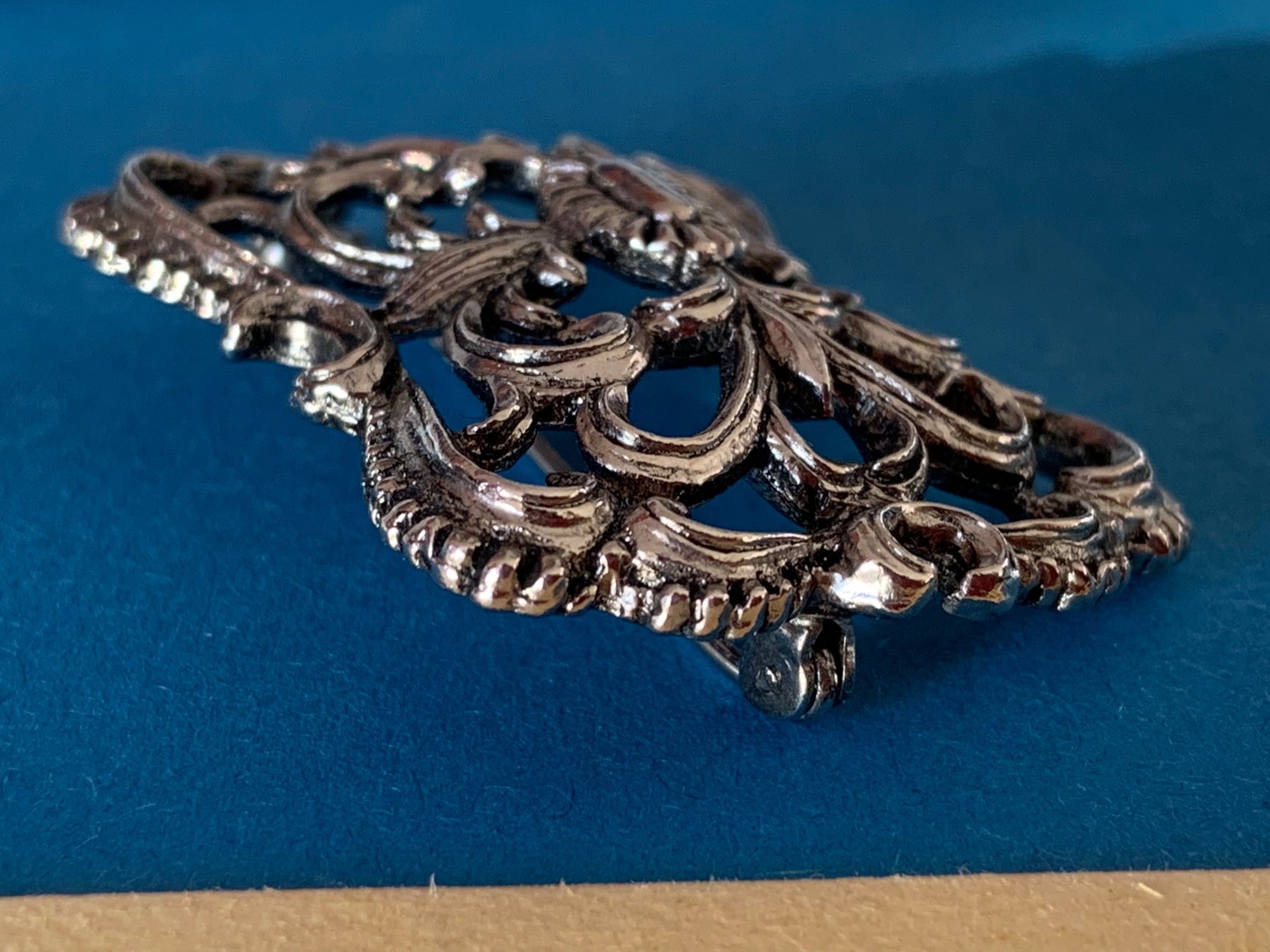 Pendentifs: Brosche Masche – D'occasion à Dittingen par Bellevista 1