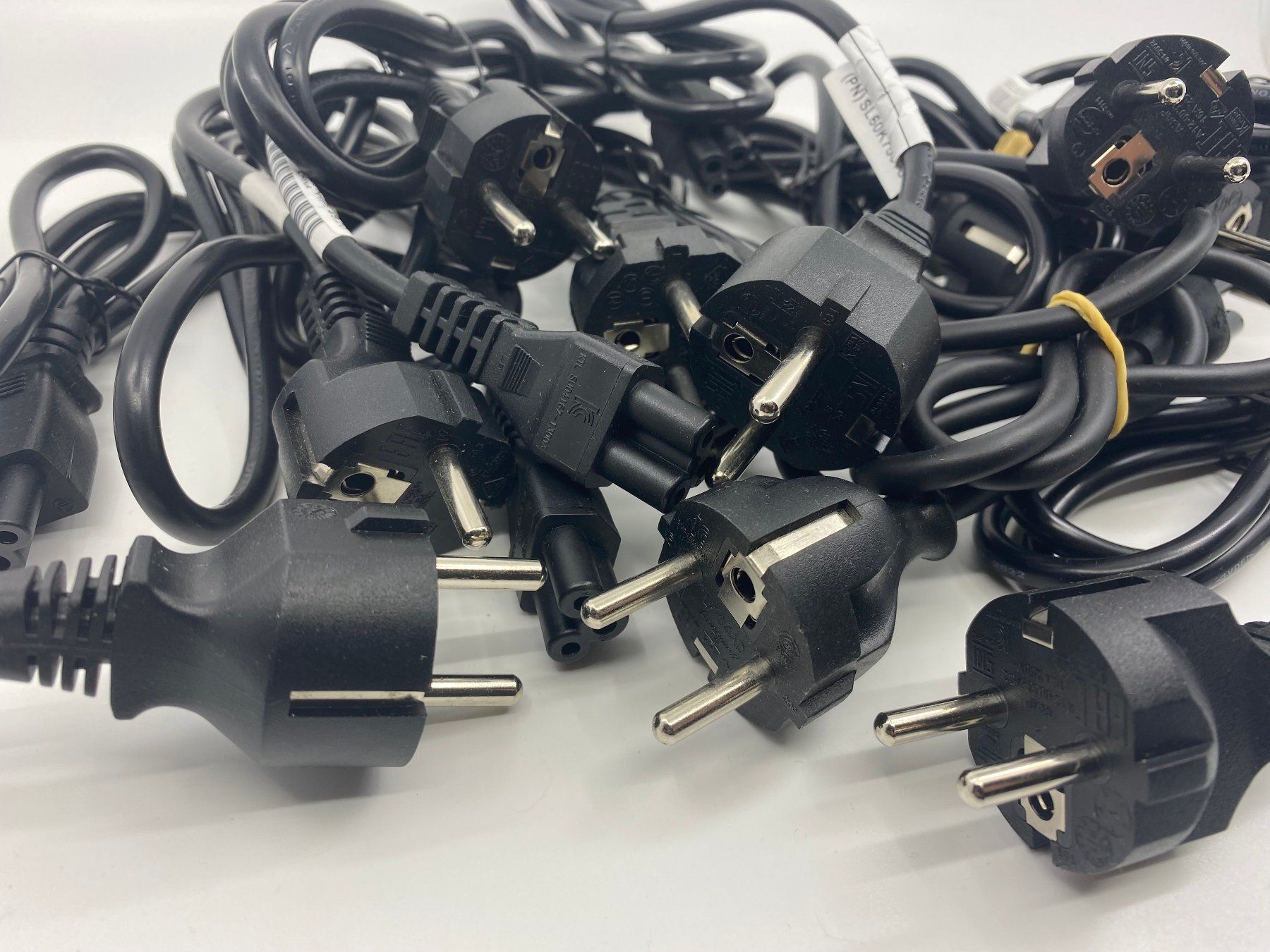 Kabel: 11x Schuko-Netzkabel mit Mickymaus / Kleeblatt-Stecker – Neu (gemäss Beschreibung) aus Langwiesen von Restposten-24 1