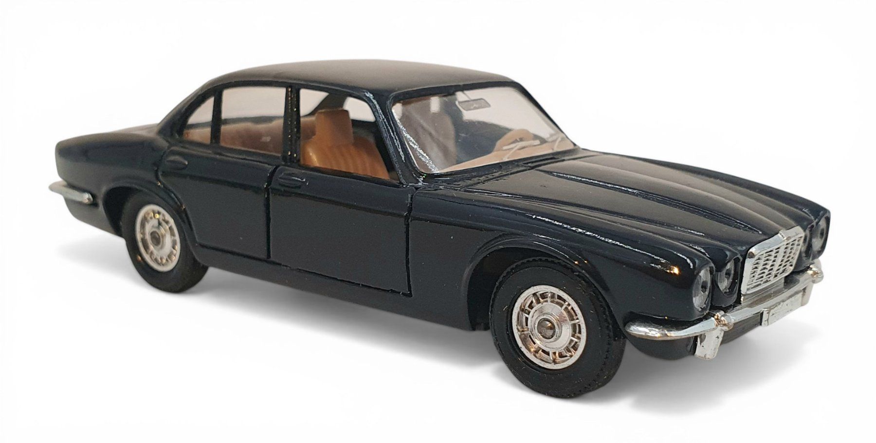 Solido Modellini d'auto: Solido Jaguar XJ12 – Usato da Rickenbach b. Wil venduto da klassikmarkt.ch 4