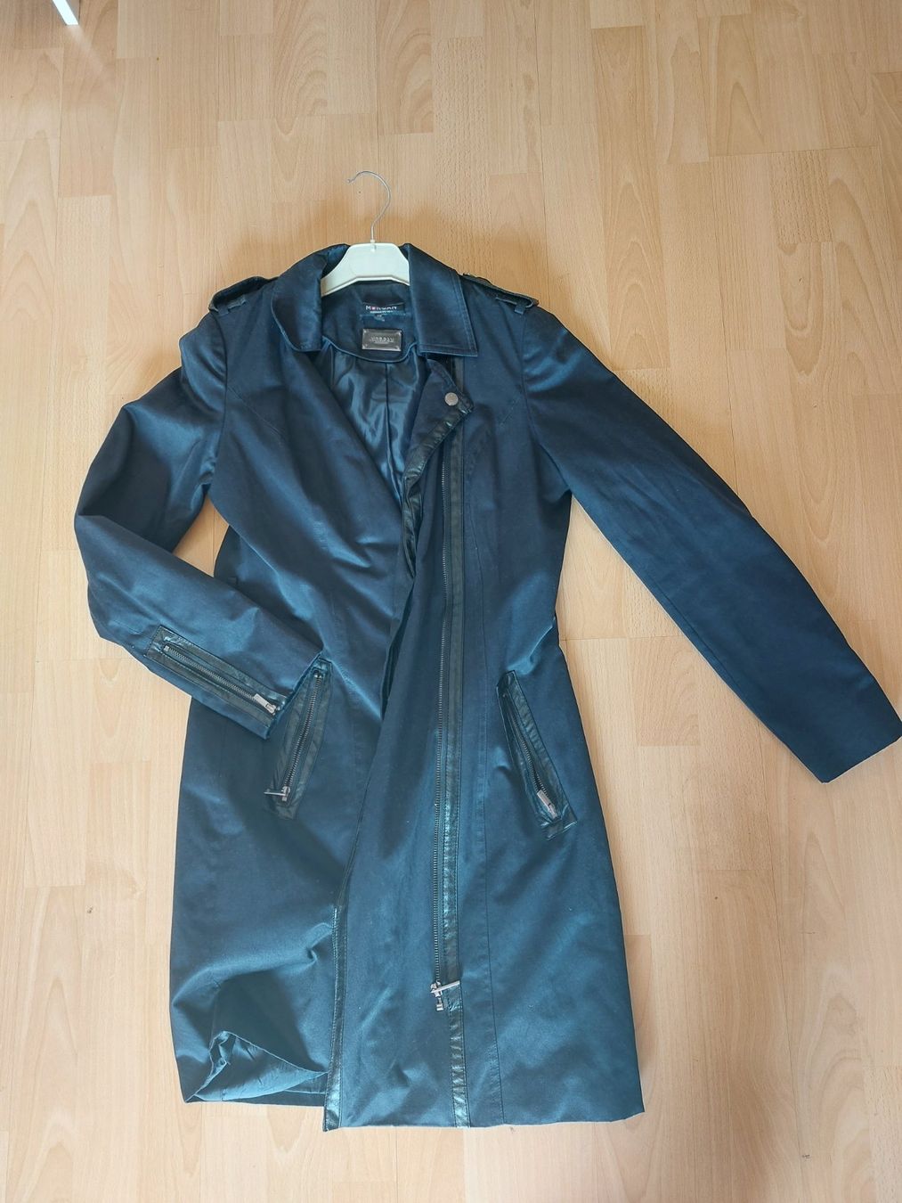 Morgan Cappotti: Trench coat Morgan – Usato da Plan les Ouates venduto da goodswiss 3