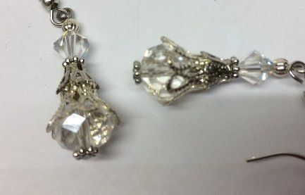 Orecchini pendenti & Orecchini a lobo: pro Paar - Ohrhänger , aus Glas CHF. 4.00 – Nuovo (secondo la descrizione) da Spreitenbach venduto da Margot-09 1