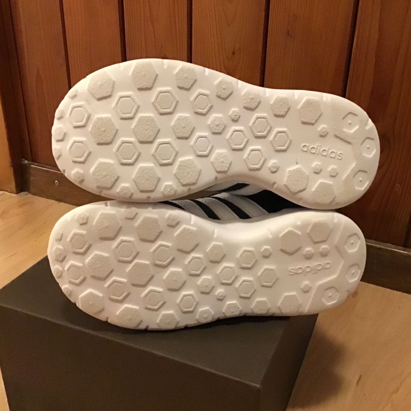 Adidas Scarpe per ragazzi: Adidas Turnschuhe Gr.29 – Usato da Rotkreuz venduto da GerberaSpider08 3