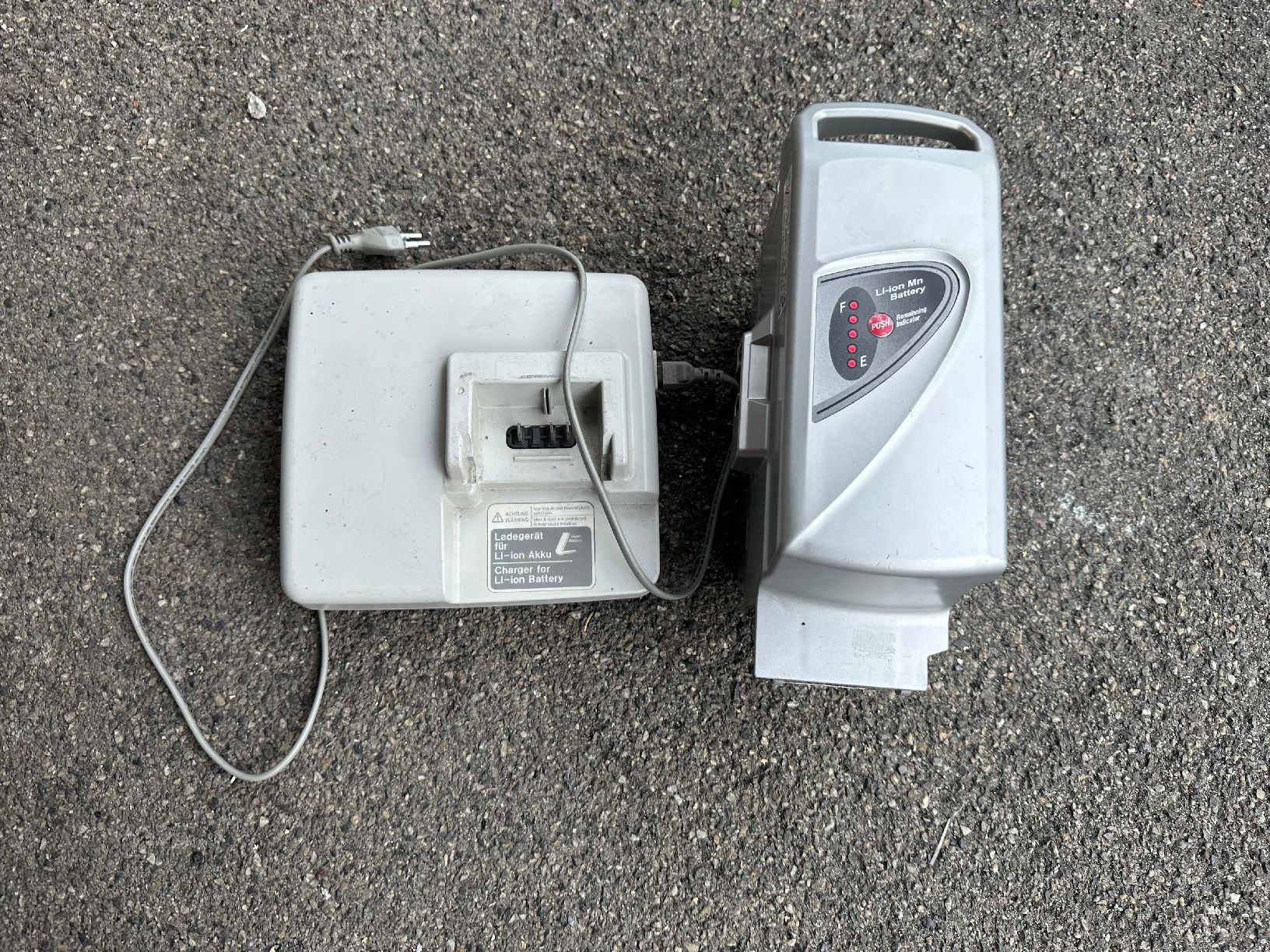 Flyer Batteries: Flyer Batterie und Ladegärat 26 Volt  – D'occasion à Trimbach par kar_2m7z 1
