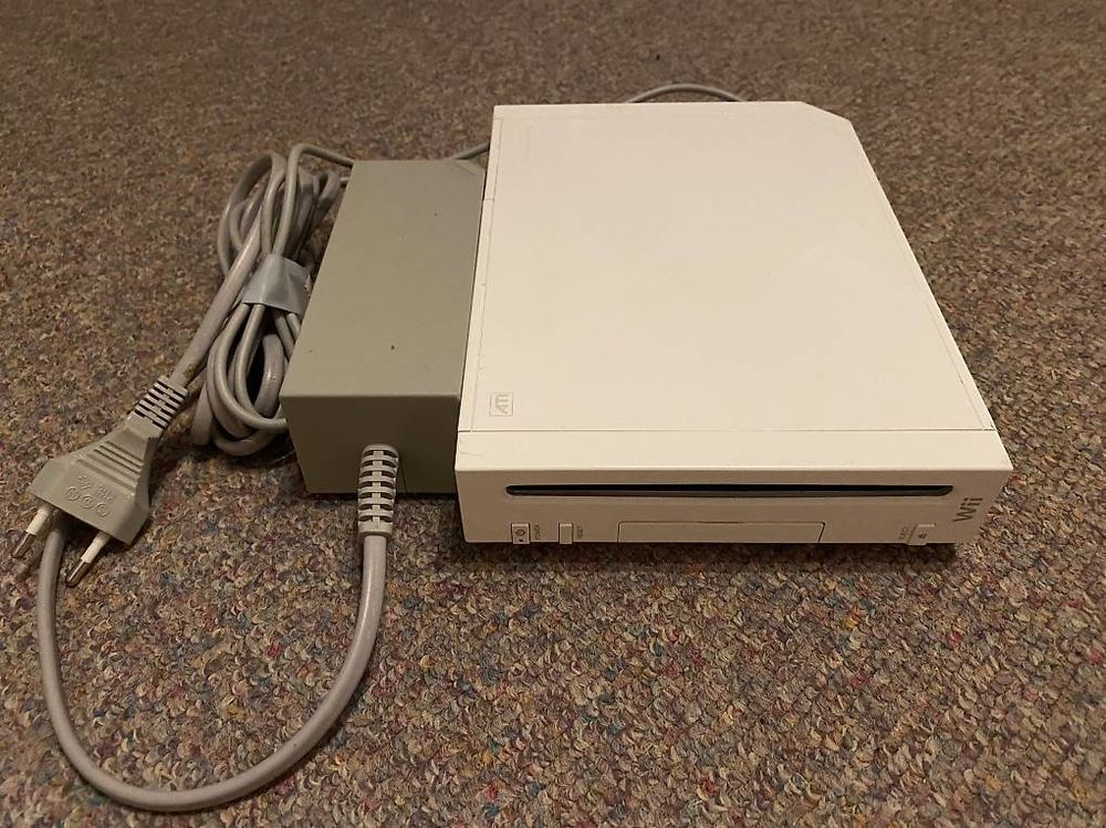 Wii Konsole Weiss mit vielem Zubehör 2