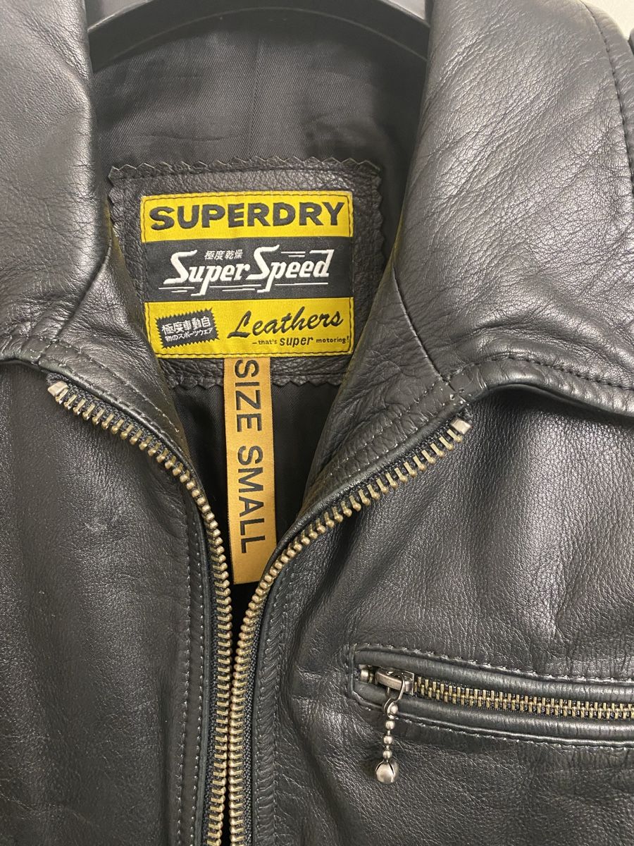 Superdry Giacche: 44) Superdry Leather Jacket, Size S, Black – Usato da Buttikon SZ venduto da Maxwelltime 1