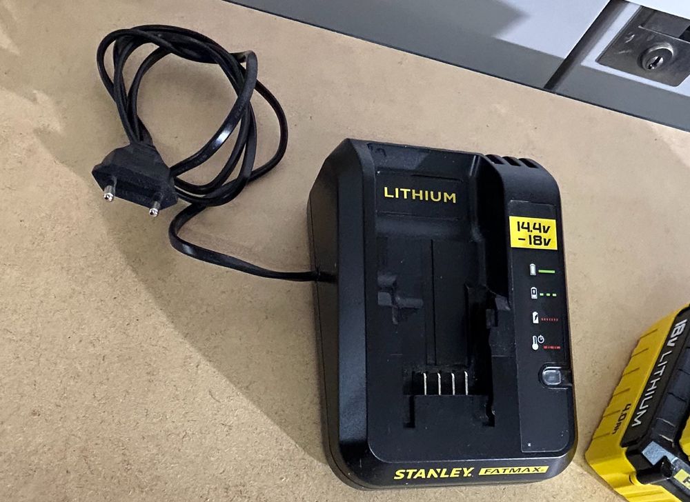 Stanley FatMax 18V accu-multitool SFMCE500B (slijper, zaag en universeel mes in één apparaat, oscillerend gereedschap, incl. 20-delige accessoires, levering zonder accu en oplader