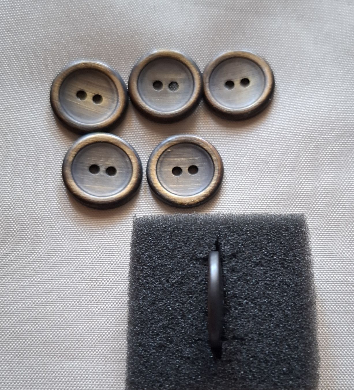 Bottoni: Knöpfe Messing Optik, 6 Stück Durchmesser 20 mm. – Usato da Dietikon venduto da Hirschkopf 2