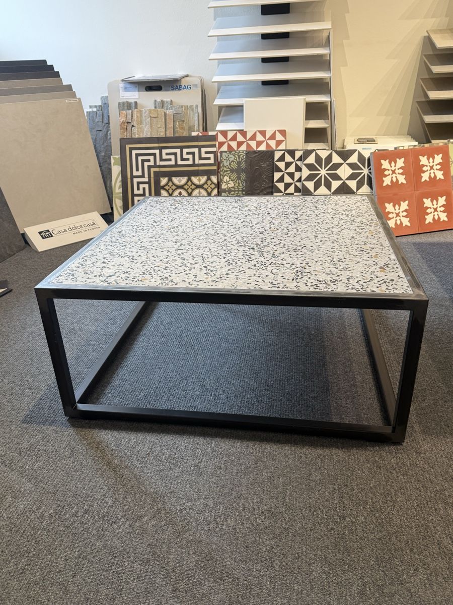 Tavoli: Tisch Terrazzo mit Stahlrahmen Einzelstück – Nuovo (secondo la descrizione) da Wattwil venduto da Barsch74