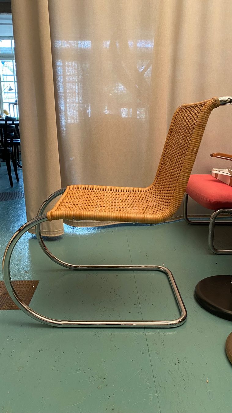Thonet Sedie: Designklassiker M10 M.v.der Rohe Thonet Version mit Geflecht – Usato da Bern venduto da Ensadinado 2