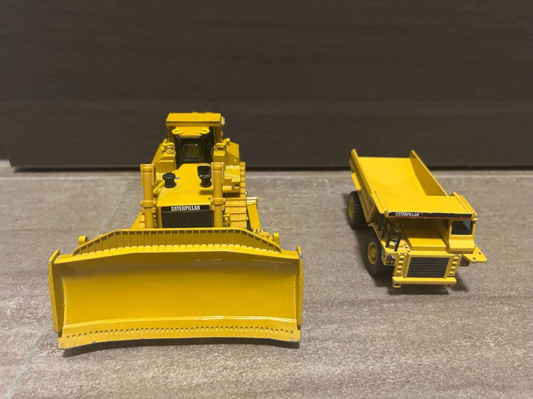 Modellini d'auto: Caterpillar D11R Track & Dumper 773B – Usato da Lausanne venduto da Retro-geek 1
