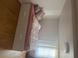 Bett inkl. Lattenrost und mit Stauraum 1 Jahr gebraucht
