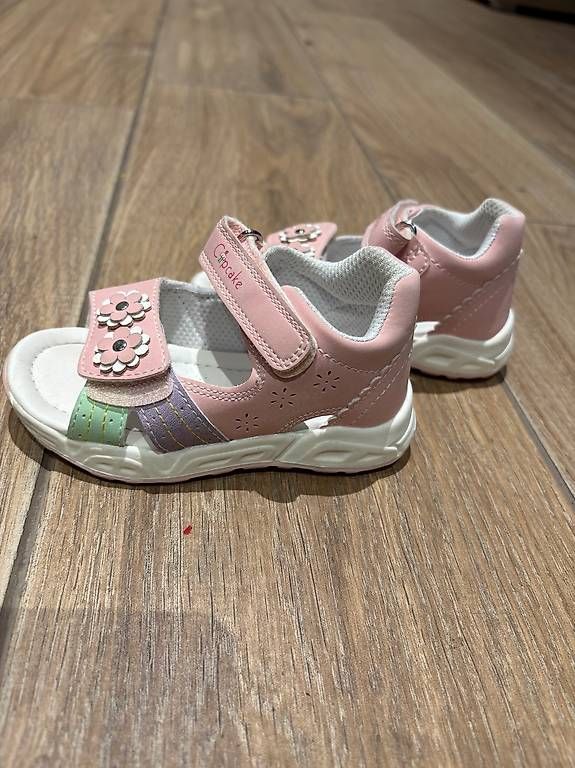 Chaussures filles: Süsse Sandalen – D'occasion à Hunzenschwil par del_hzv7 1