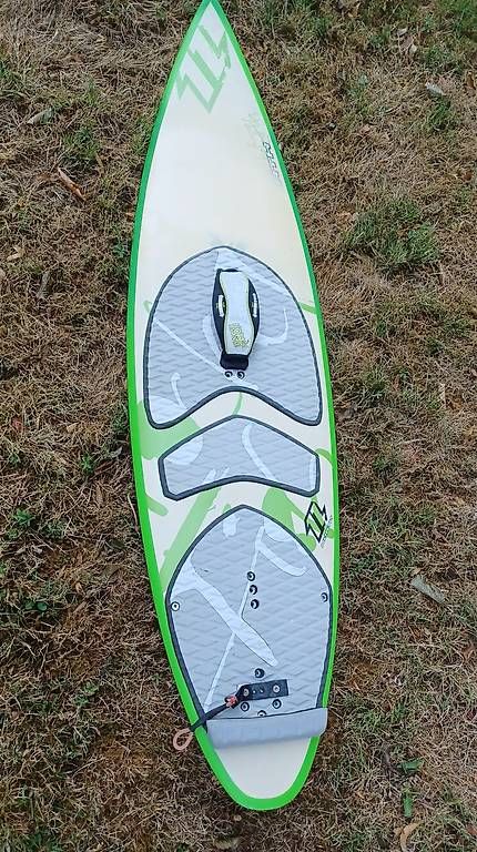 Kite: Surf KiteSurf NORTH Rocketfish 5'9 – D'occasion à Pfäffikon SZ par jsthi