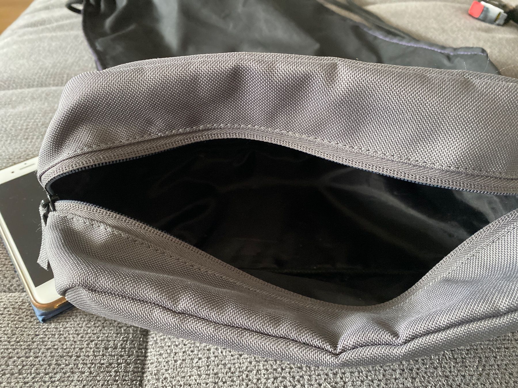 Hugo Boss Custodie per cosmetici: Hugo Boss  Kosmetik Tasche Original – Usato da Läufelfingen venduto da Alles_Garantie 3