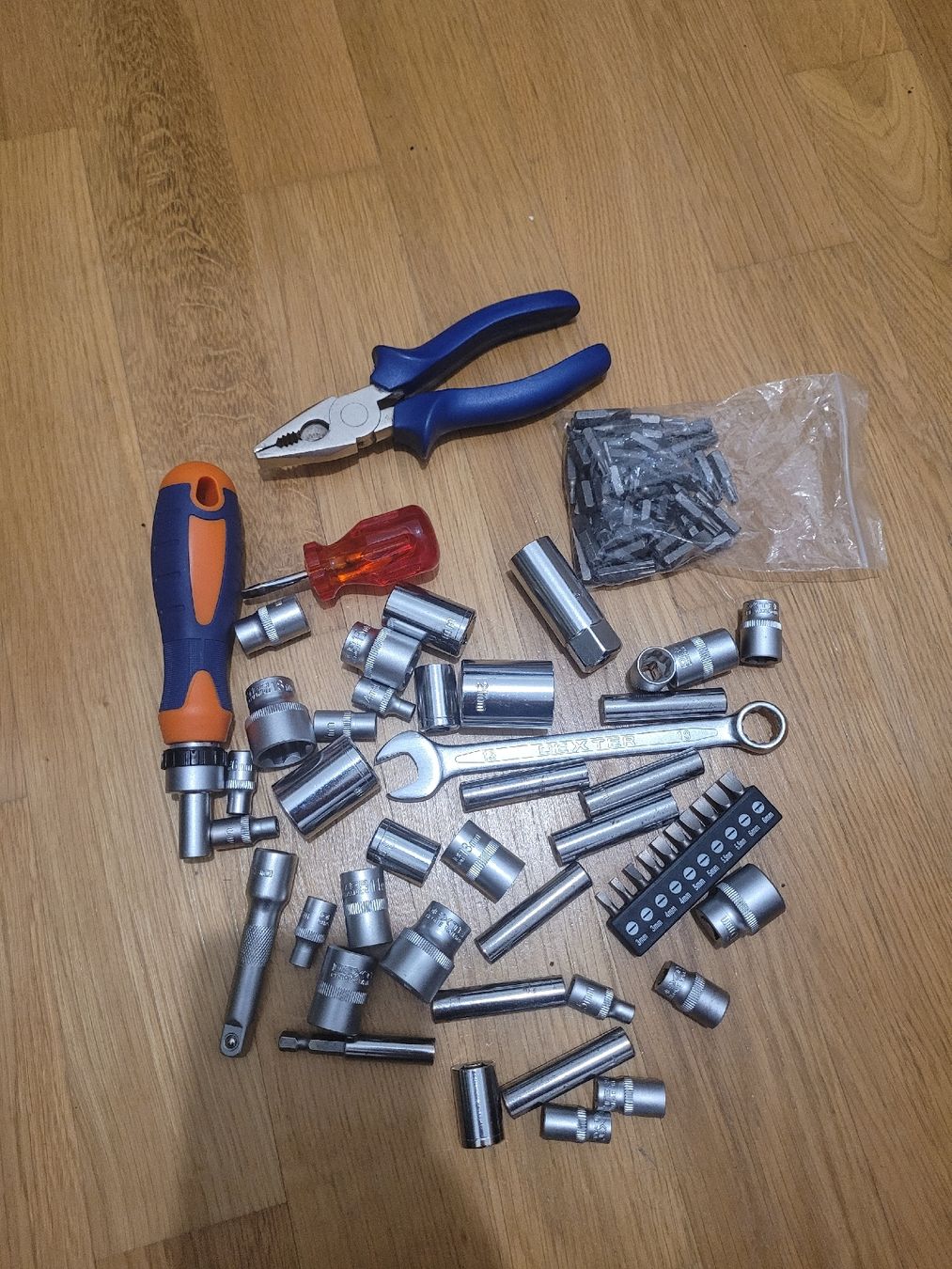 Tutti gli attrezzi: Lot outils – Usato da Thônex venduto da Jankhee