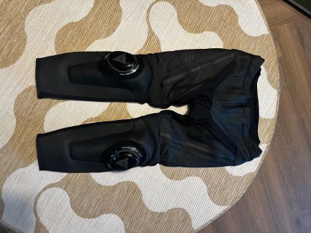 DAINESE Lederhose Delta 4 grösse 54