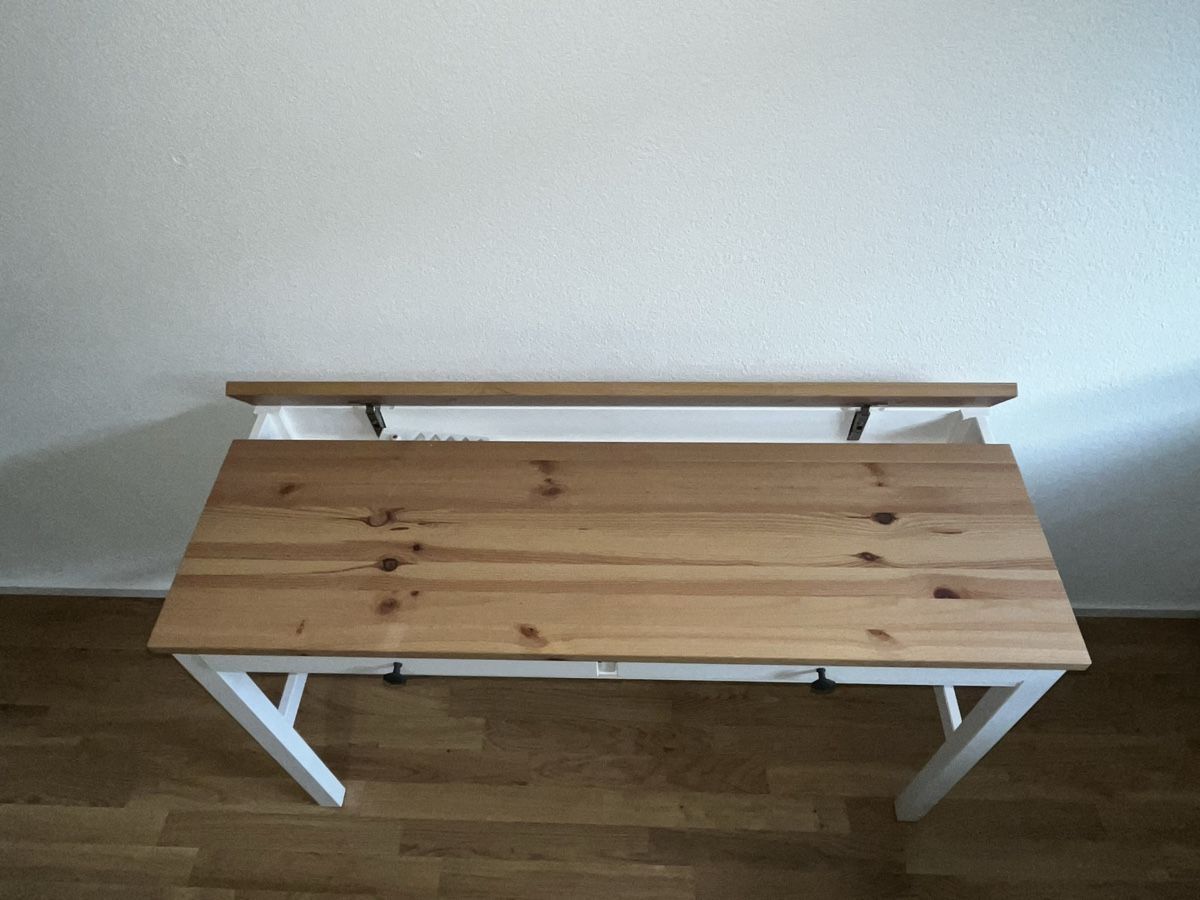 Ikea Scrivanie: IKEA Hemnes Schreibtisch – Usato da Luzern venduto da ale_q9rw 2