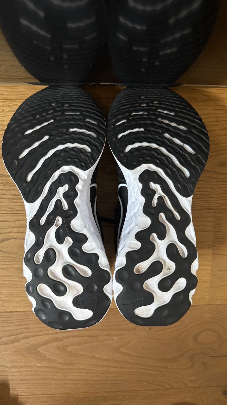 Nike Herrenschuhe: Nike react Running Sneaker in Schwarz Gr. 41 – Gebraucht aus Riehen von To120 7
