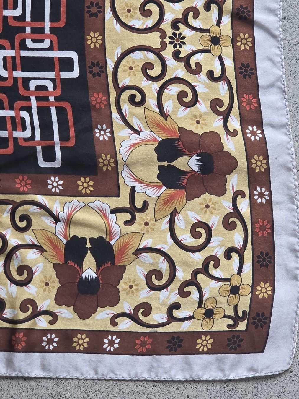 Foulards, Tücher & Schals: Seidenfoulard 88 x 88 cm – Neu und originalverpackt aus Frauenfeld von Schenken-mit-Herz 1