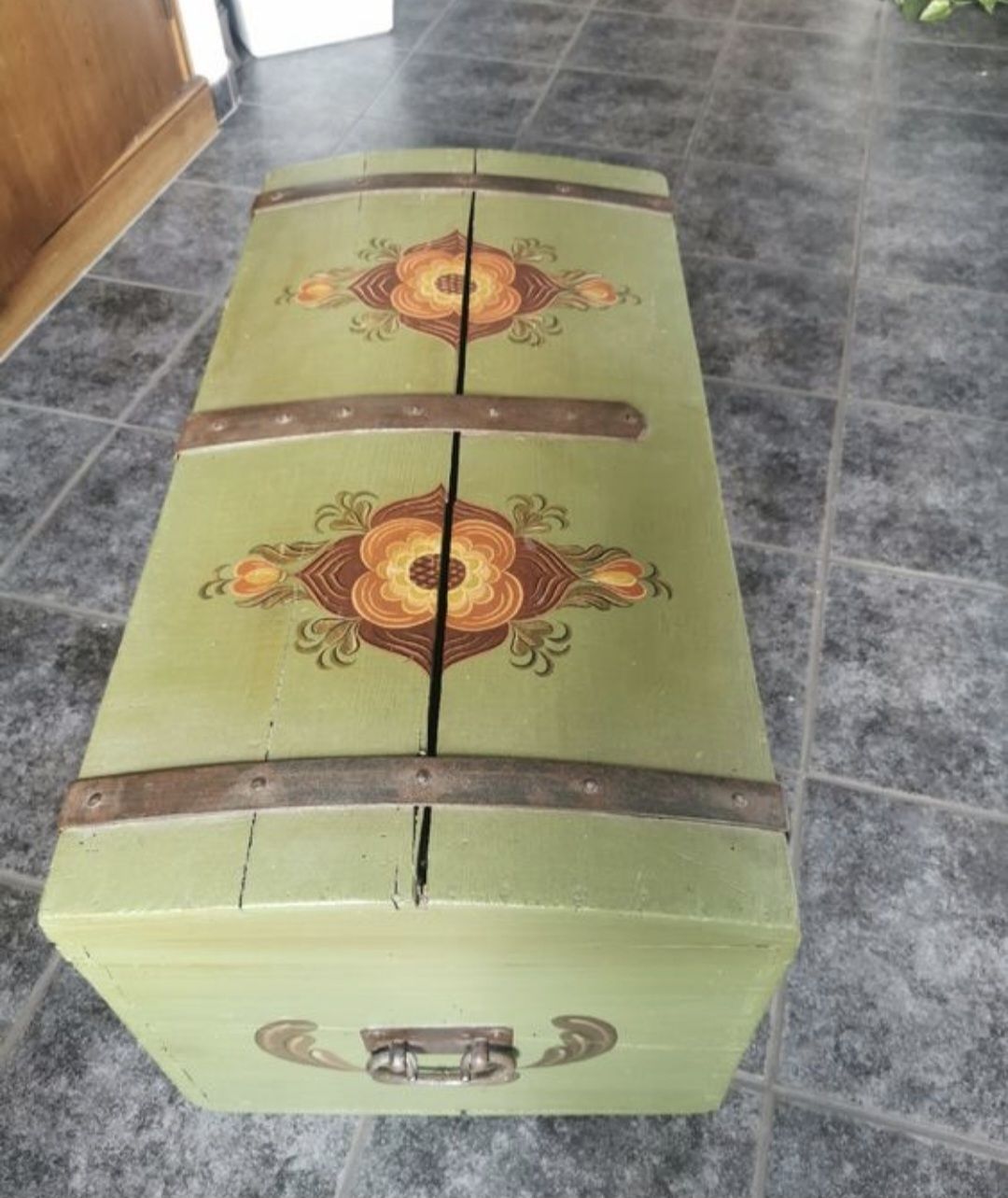 Cassapanche: Truhe Holz bemalt mit Blumen  – Usato da Dietikon venduto da Lu-95 1