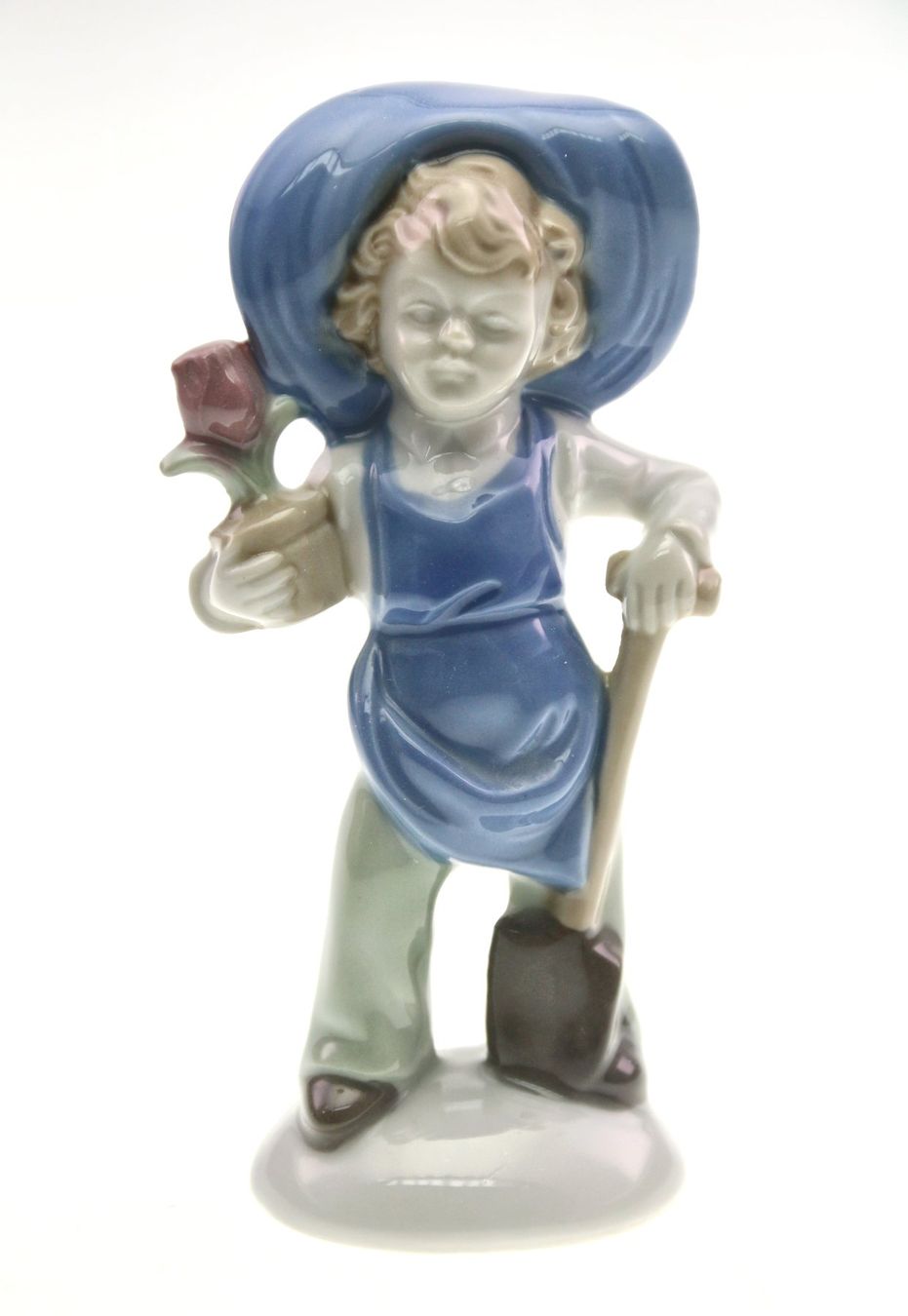 Statuette: Gärtnerjunge mit Rose + Stechschaufel Gräfenthal GDR Germany – Usato da Langenthal venduto da hamster-raeumung