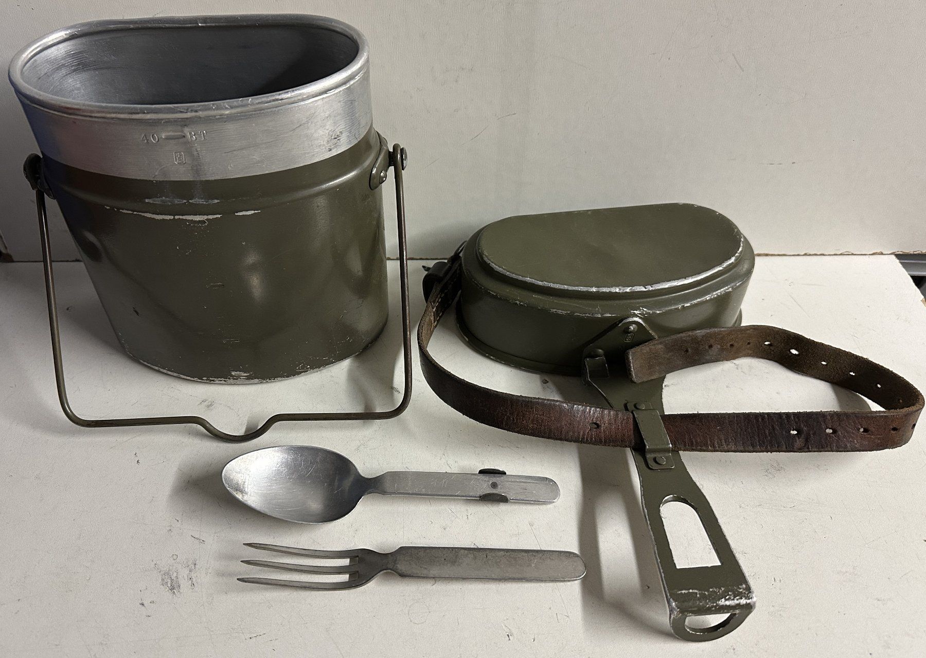 Set di piatti: Gamelle mit Besteck, Vintage – Usato da Hergiswil NW venduto da hpb_9bvx 1