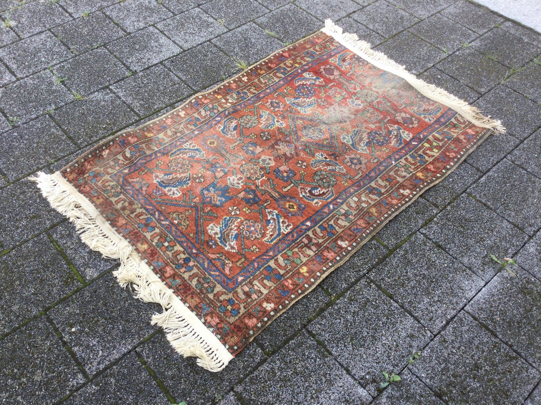 Tappeti: Antiker stark abgelaufener Teppich – Difettoso da Wangen SZ venduto da kuriosum12 3