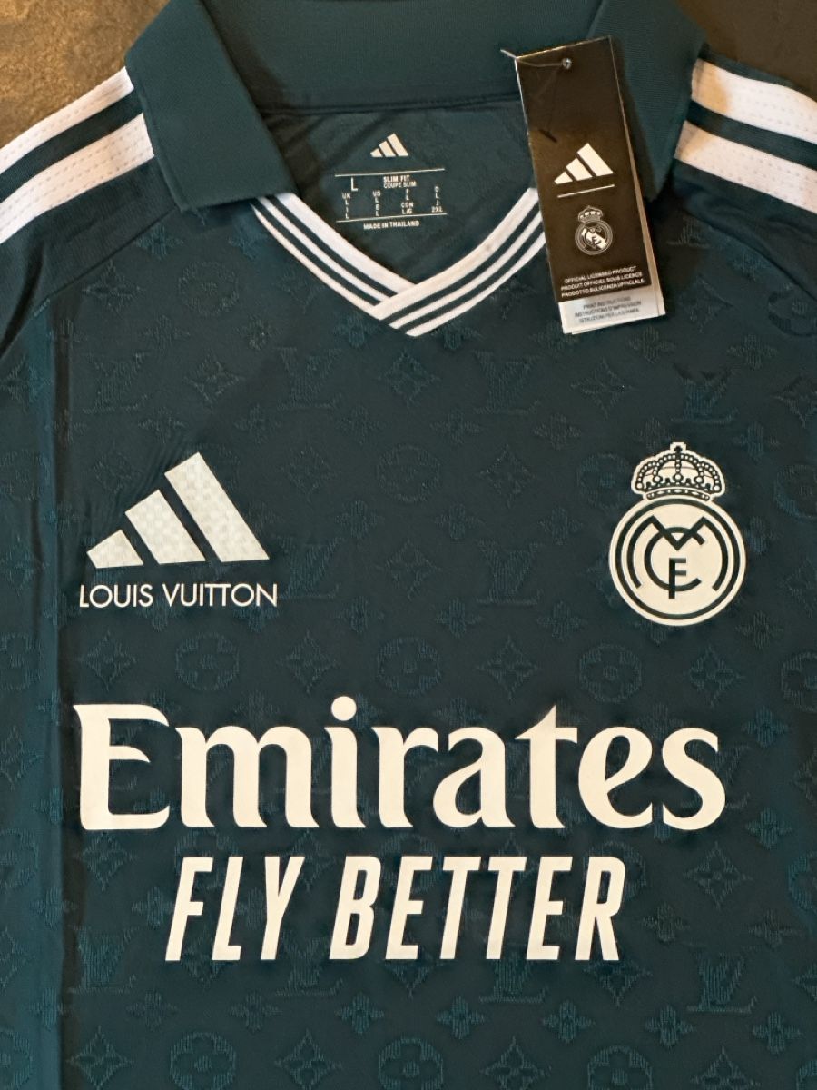 Real Madrid Leibchen & Hosen: Real Madrid Trikot – Neu und originalverpackt aus Zollikofen von Marvin_Hal 1