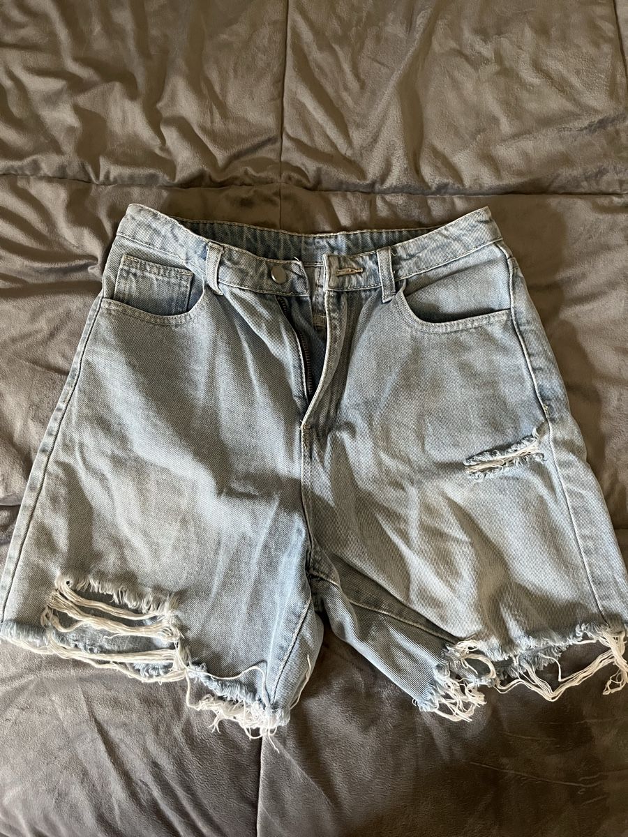 Shein Hosen: Short – Gebraucht aus Montsevelier von Duna2210