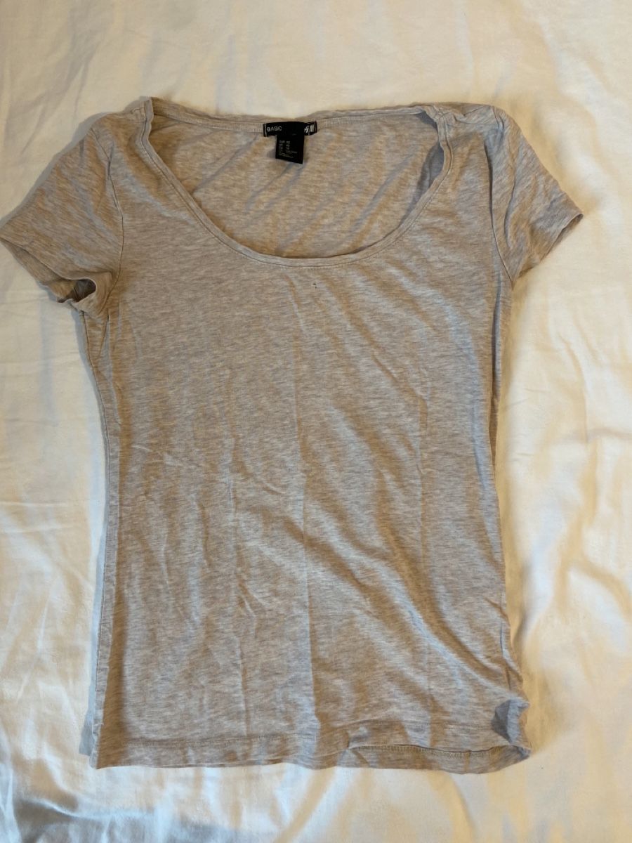 H&M T-shirt: T-shirt beige h&m – Usato da Chêne-Bougeries venduto da sor_9rzp