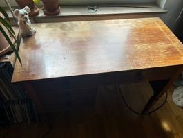 Antiker Holz-Schreibtisch mit Schubladen