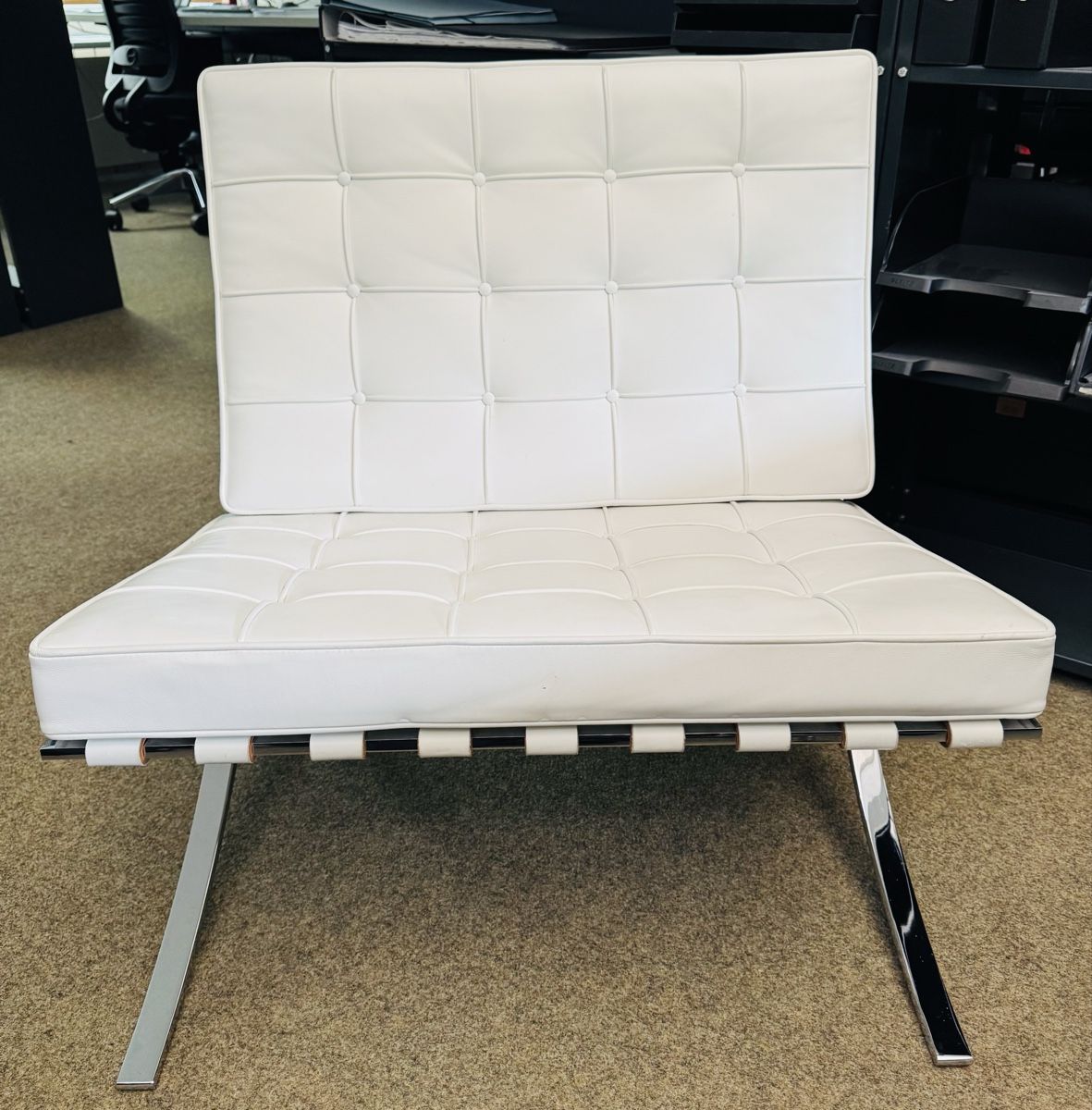 Knoll Poltrone: Knoll Barcelona Chair – Usato da Luzern venduto da liederli