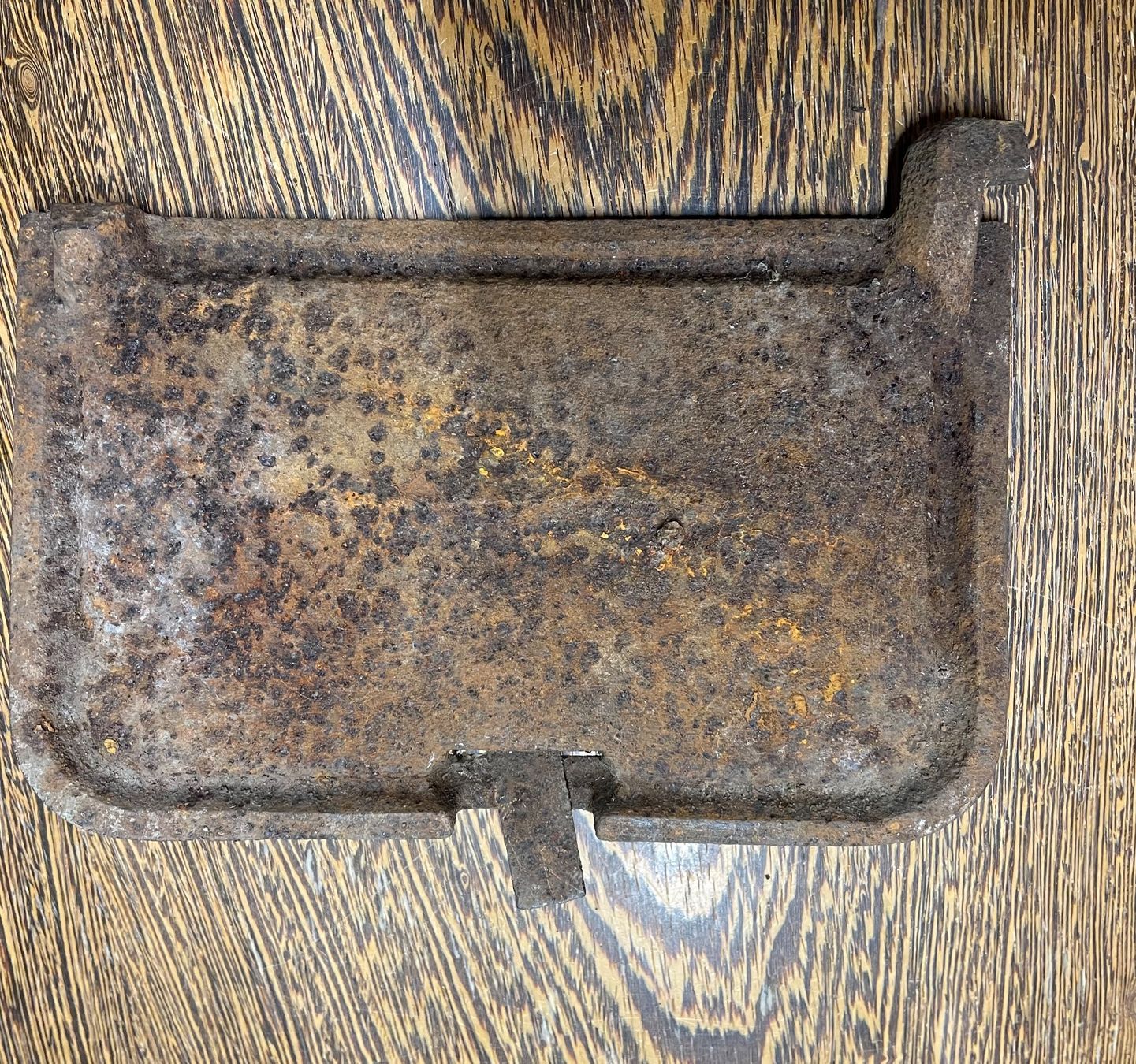 Altri mobili d'antiquariato: Ofentöri – Usato da Kräiligen venduto da MonteBerna 1