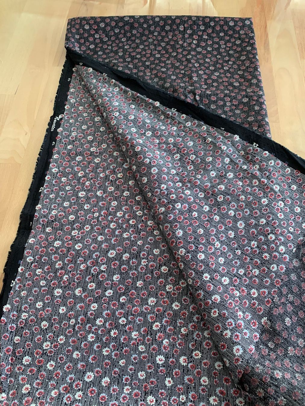 Tessuti: Stoff für Kleid 149 x 148 – Nuovo e nell'imballaggio originale da Wetzikon ZH venduto da EvisStore