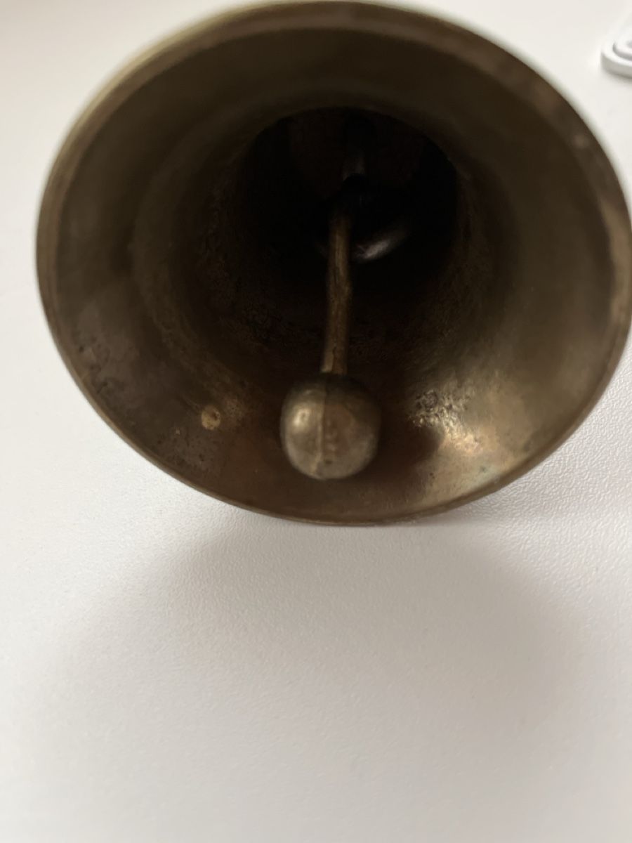 Campanacci mucche: Antike Messing Glocke , Handglocke – Usato da Bassersdorf venduto da Steyning88 1
