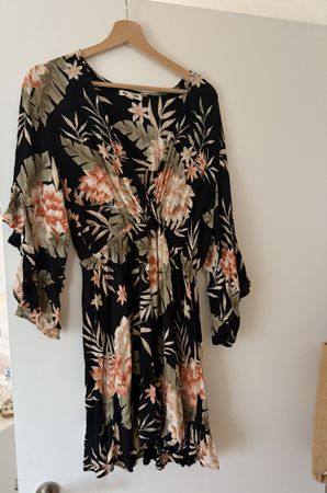 Damen Kleid Billabong geblümt V-Ausschnitt gebraucht