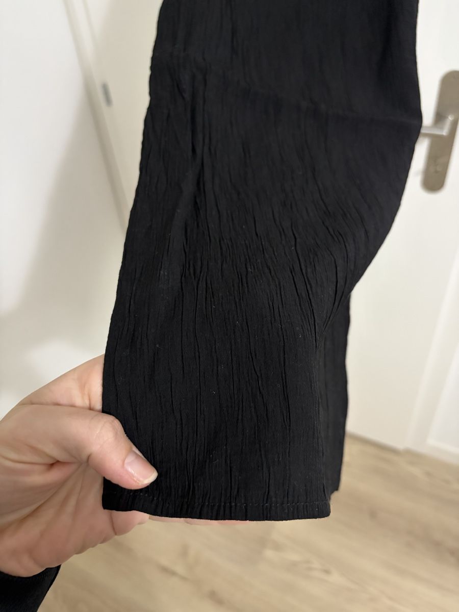 Zara Hosen: Pantalon fluide plissé noire – Gebraucht aus Monthey von Sevdije.Kololli 1
