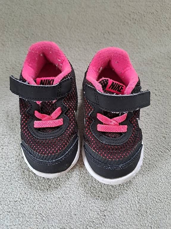 Scarpe per ragazze: Schuhe Nike grösse 21 & 22 – Usato da Neftenbach venduto da Ctruempi 2
