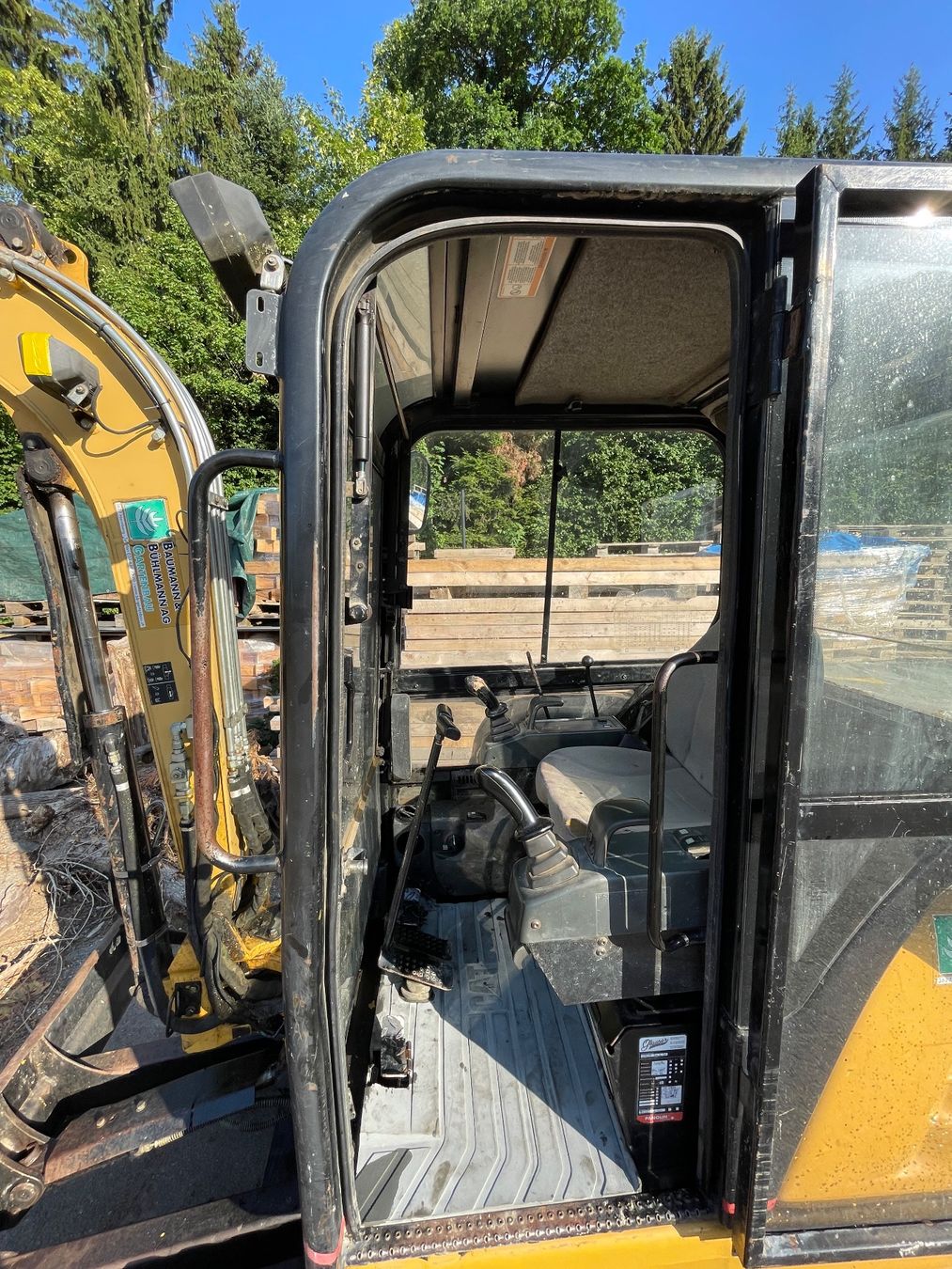 Caterpillar Bagger: Bagger Caterpillar 302.5 – Defekt aus Thierachern von Bernhard02 3