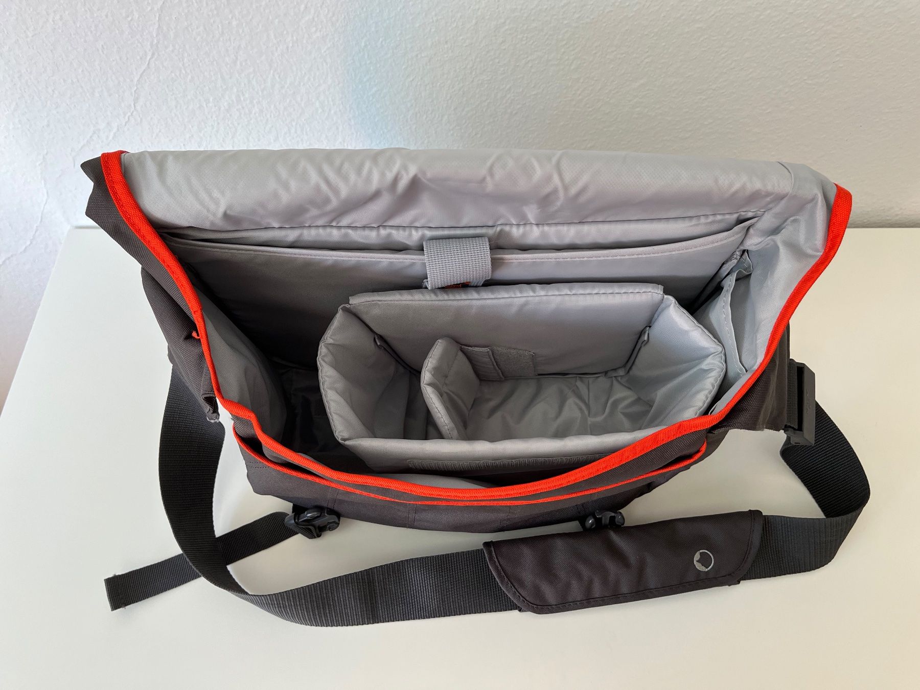 Borse: Kameratasche Lowepro Passport Messenger – Usato da Adliswil venduto da svdlinden 2