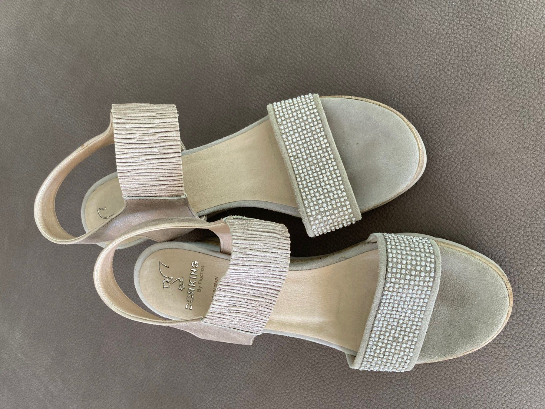 Scarpe da donna: Schuhe Keilabsatz beige Gr. 39, Wildleder – Usato da Glattpark (Opfikon) venduto da Pangie