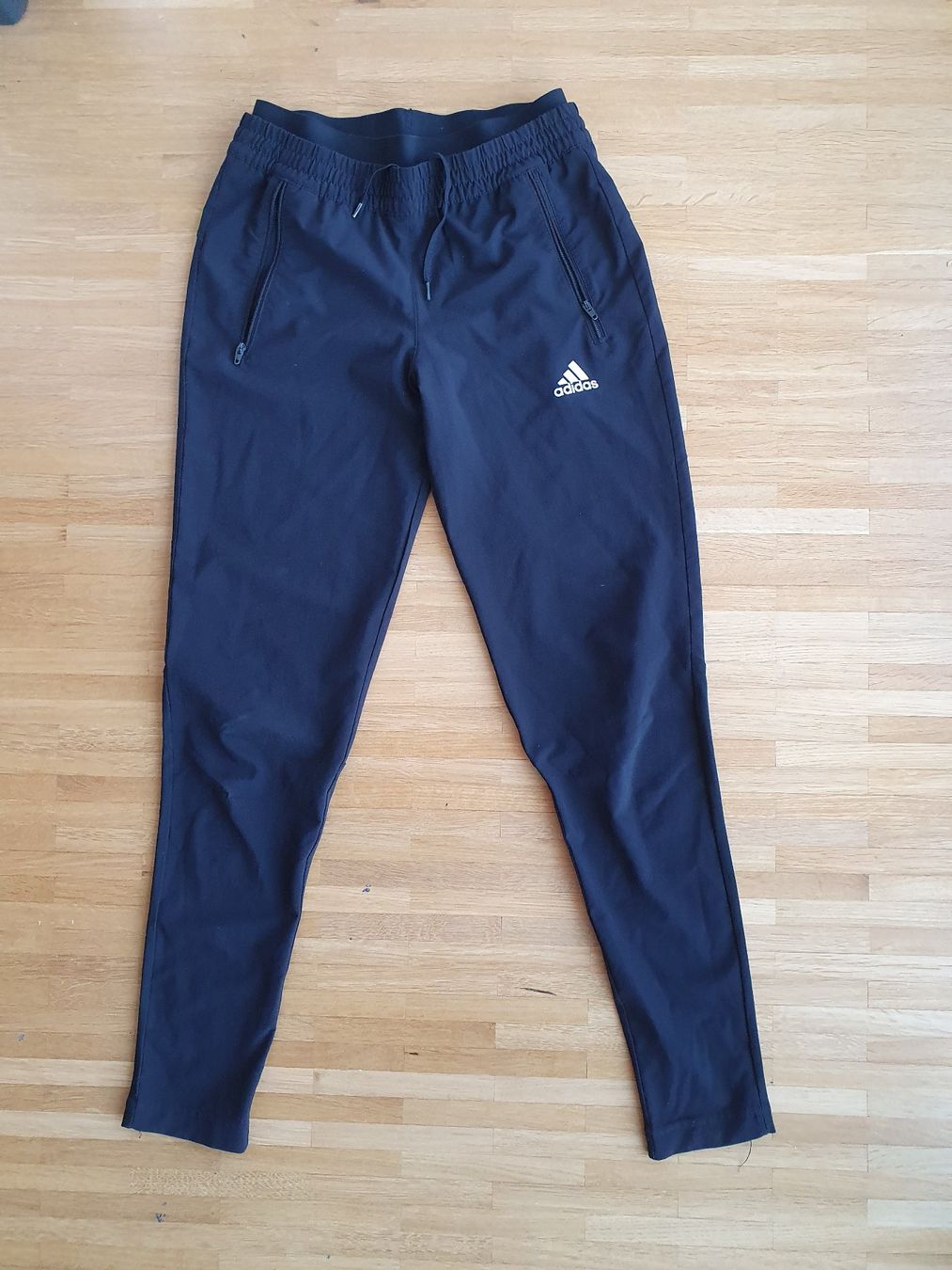 Adidas Pantaloni: Trainingshose Adidas, Grösse 152 – Usato da Wettingen venduto da Lenny15