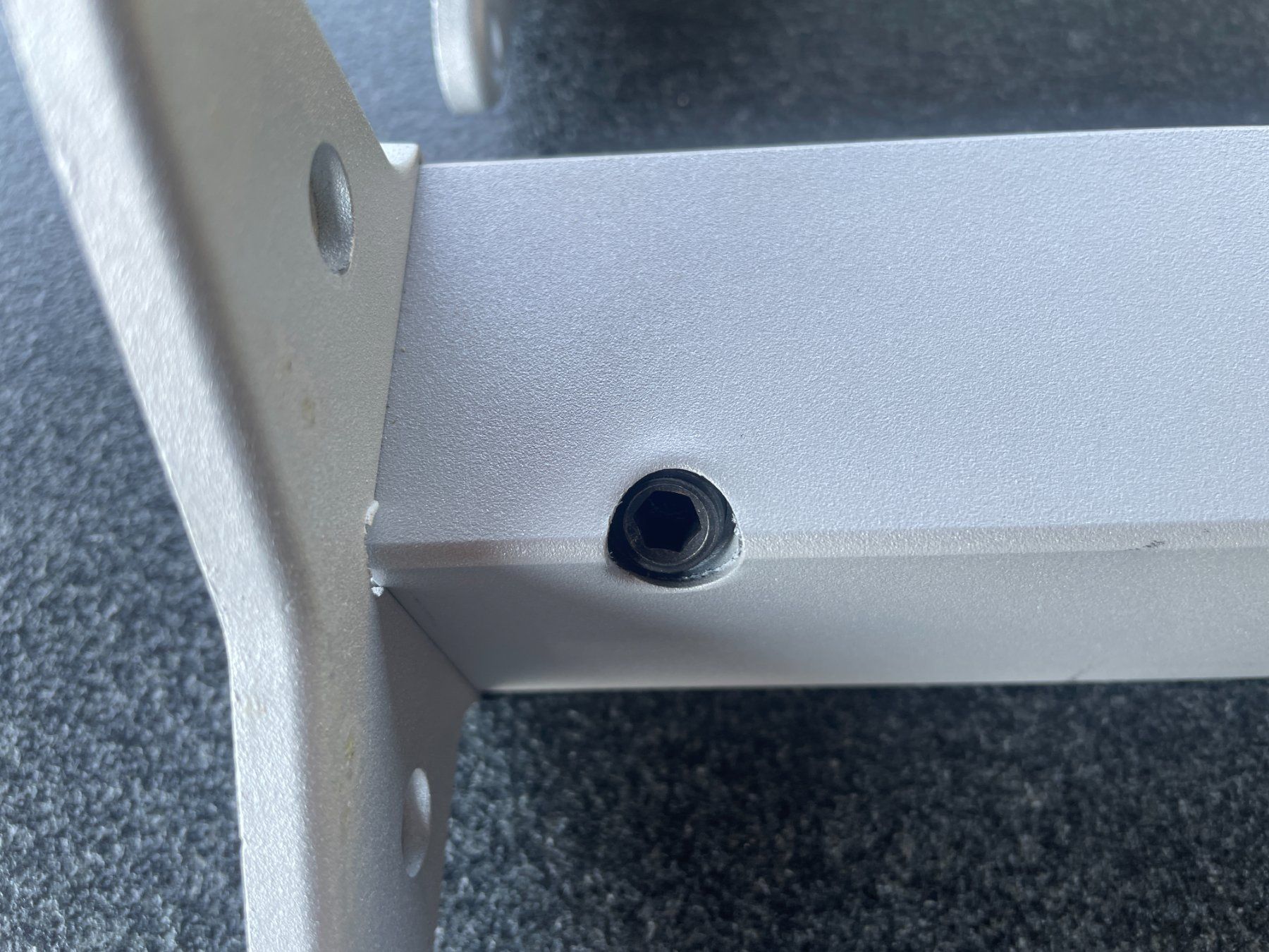 Altri mobili: Aluminium‑Tischbeine, – Usato da Schmerikon venduto da die_8b8m 2