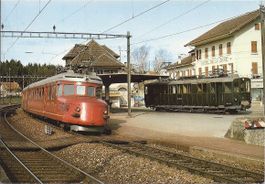 PALEZIEUX - GARE, 2 automotrices qui ne sont plus en service