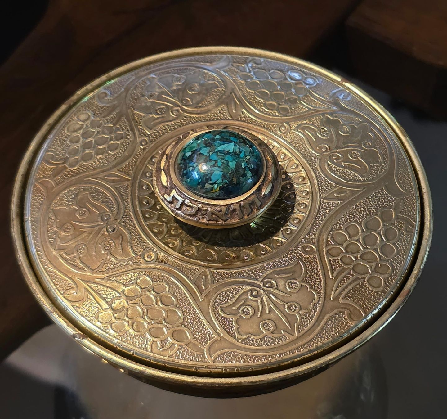 Tutte le decorazioni: Dekorative Schmuckdose aus Messing mit Stein - Vintage! – Usato da Rheinsulz venduto da Dred