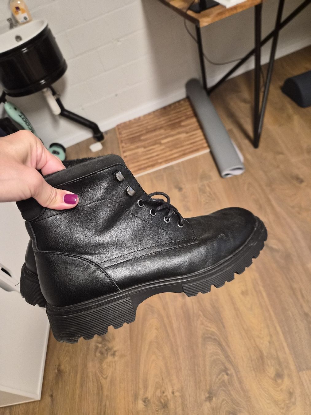 Scarpe da uomo: Warm Lined Leather Boots - Perfect for Winter! – Usato da Maur venduto da Sofi___ 2